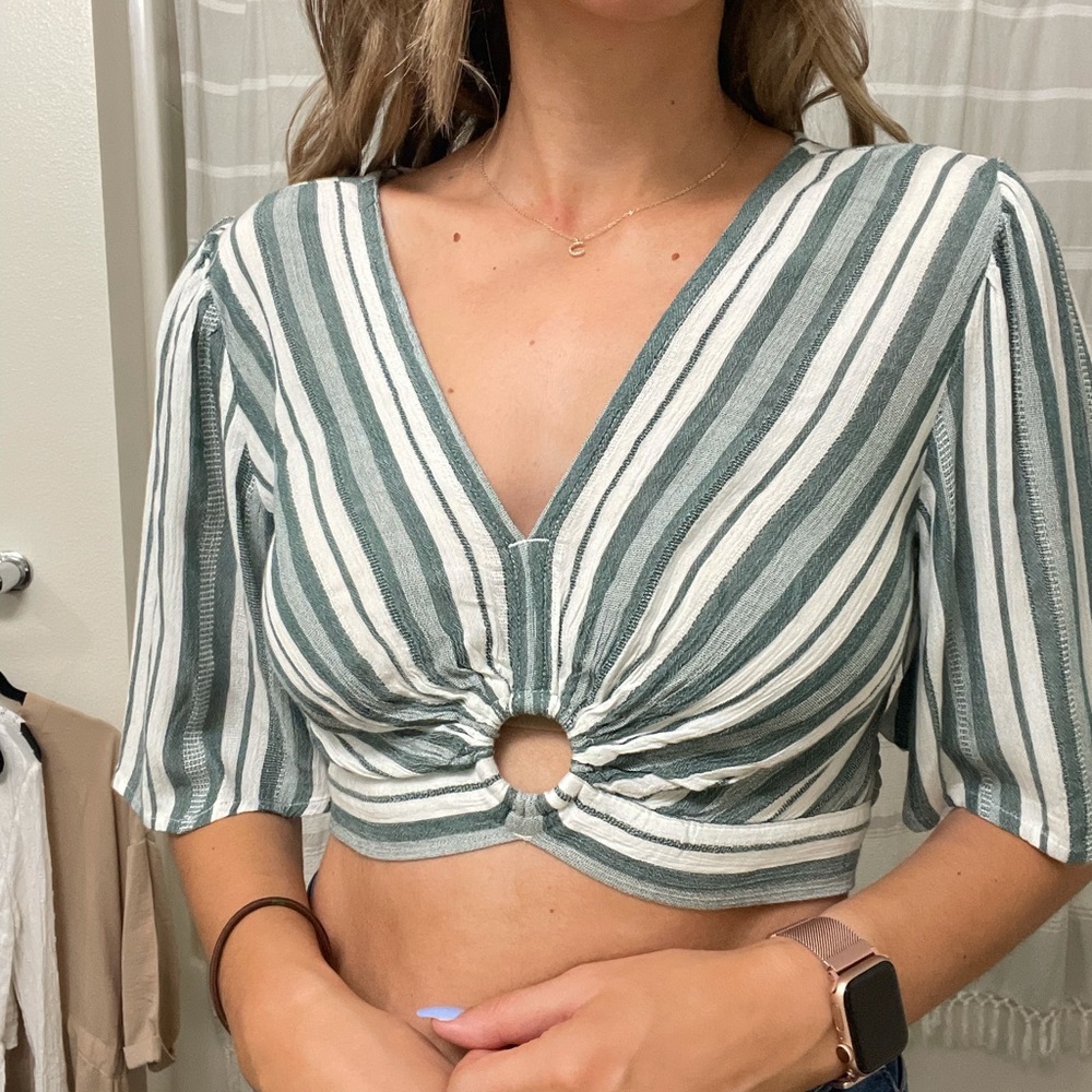 Green and white cropped shirt